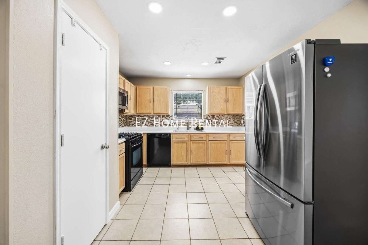 802 Oak West Dr - Photo 7 of 21