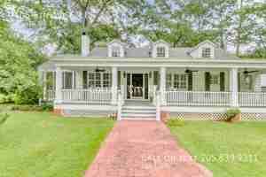 featured image of 2405 5th Ave E