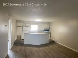 featured image of 1002 Sw 11th Ave #16