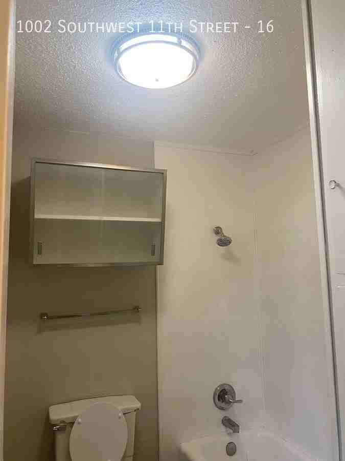 1002 Sw 11th Ave #16 - Photo 3 of 4
