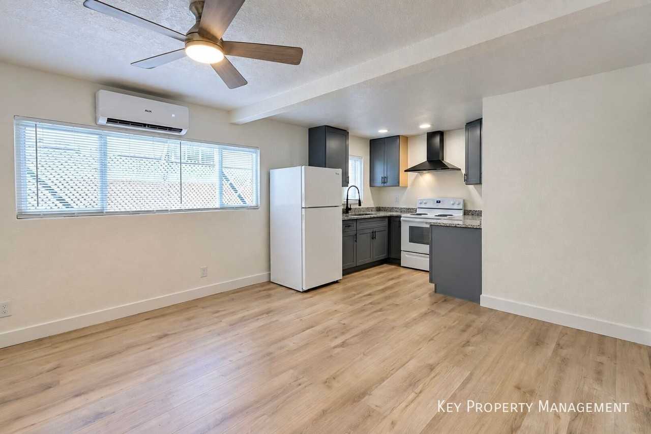 2030 Sunrise Ave #8 - Photo 6 of 11