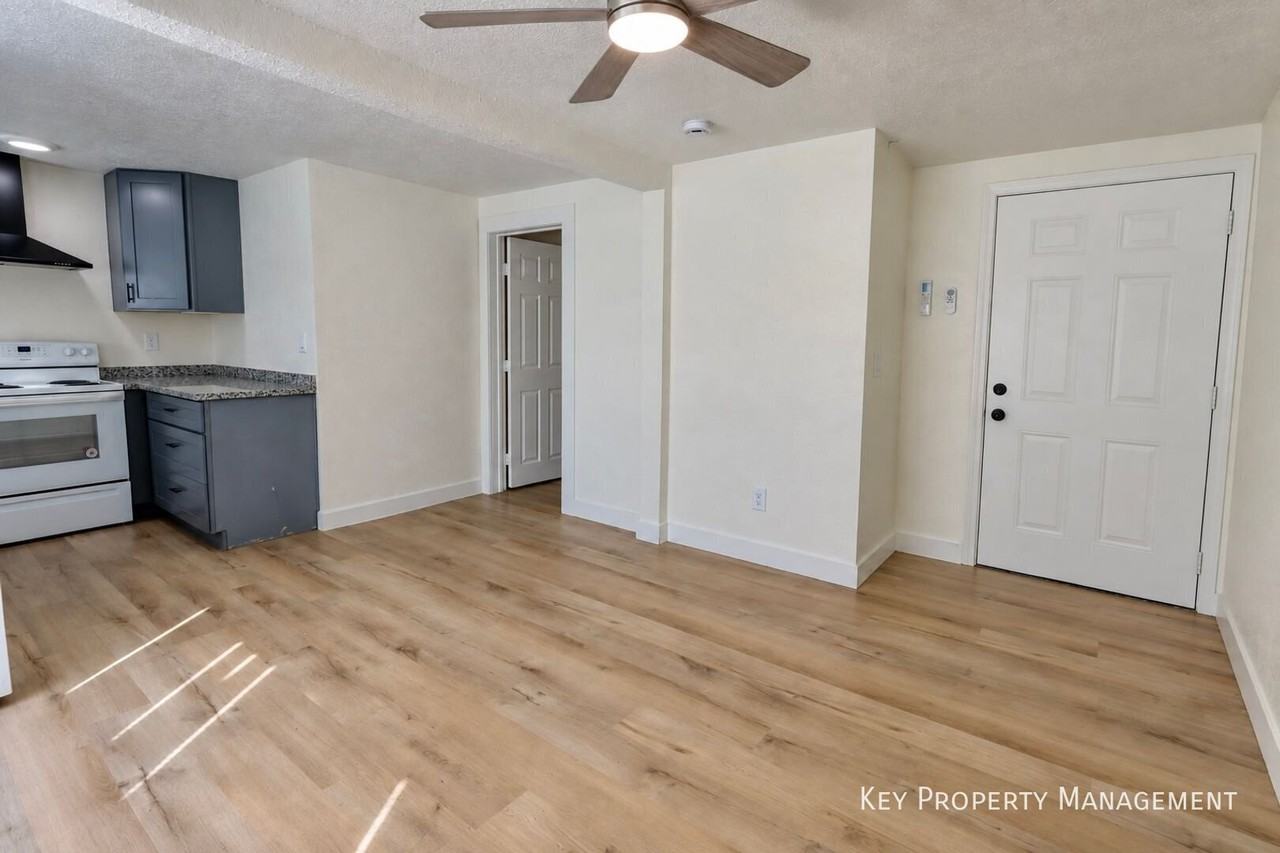 2030 Sunrise Ave #8 - Photo 7 of 11
