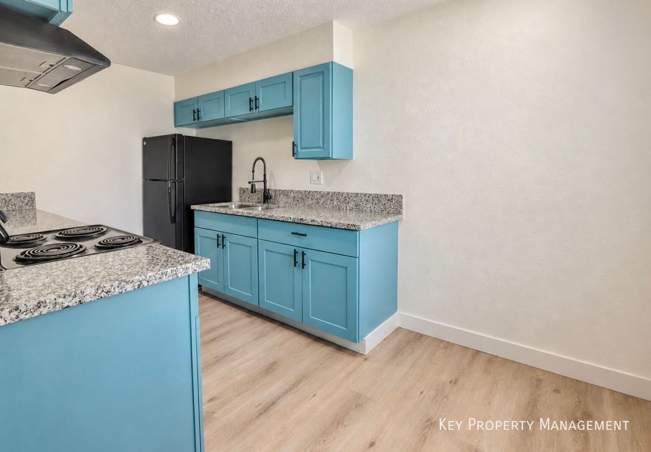 2030 Sunrise Ave #10 - Photo 5 of 17