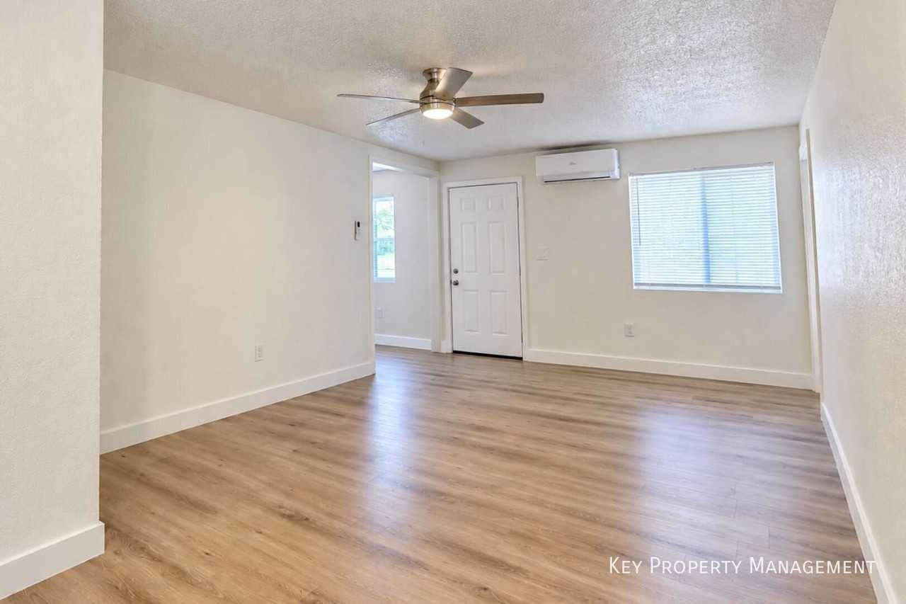2030 Sunrise Ave #10 - Photo 6 of 17