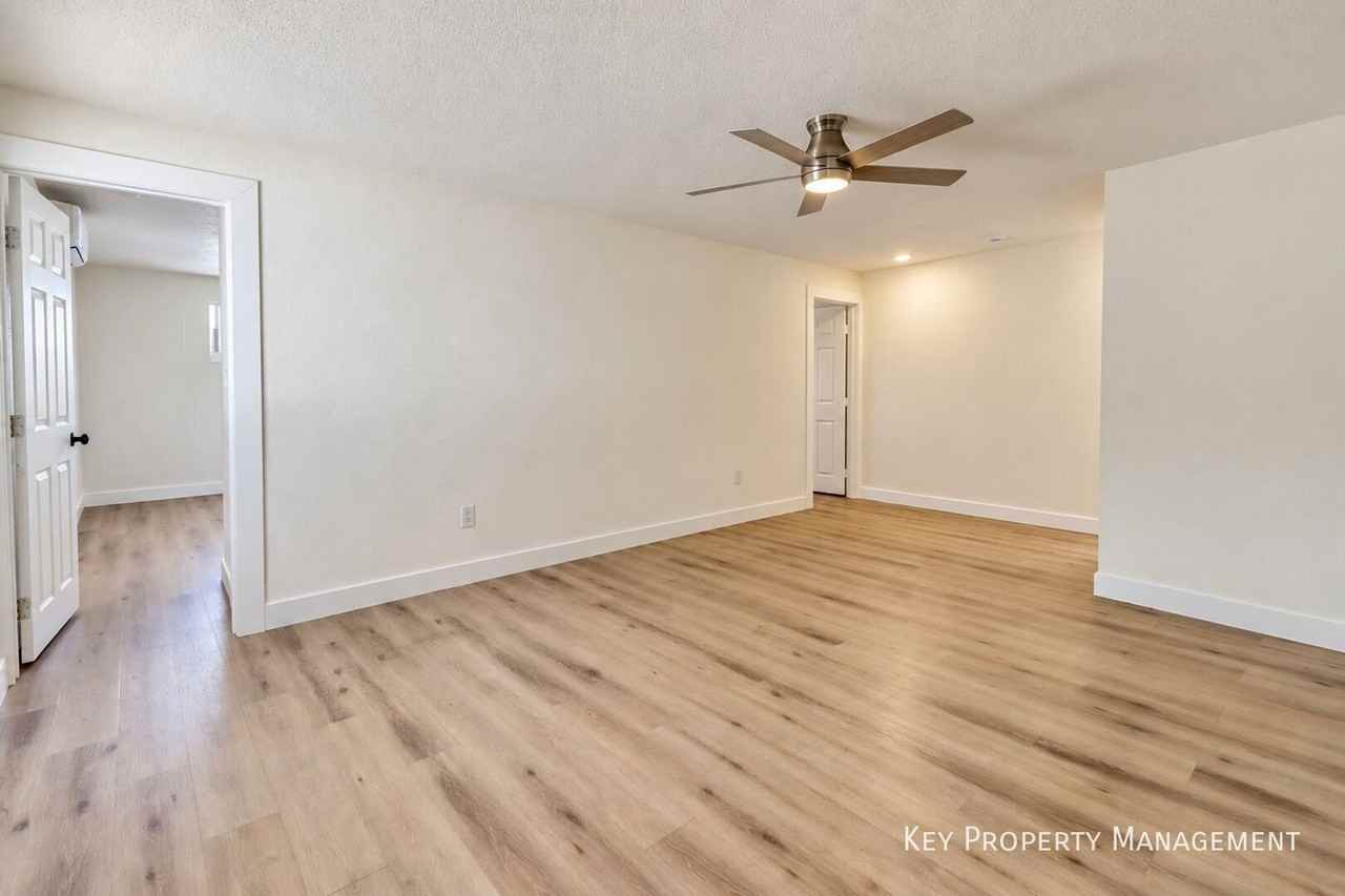 2030 Sunrise Ave #10 - Photo 7 of 17
