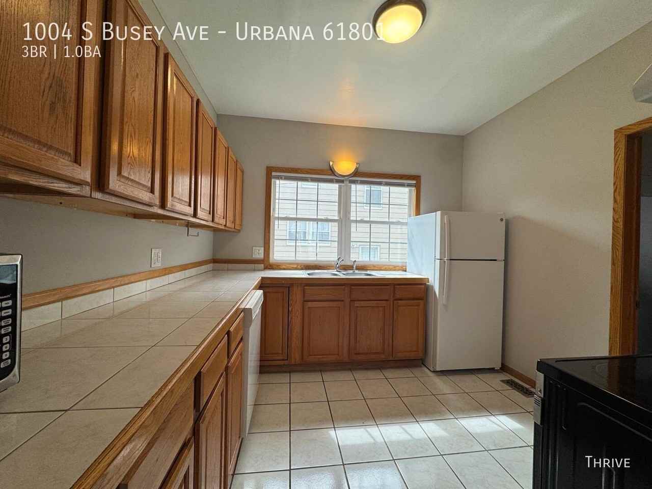 1004 S Busey Ave - Photo 7 of 16
