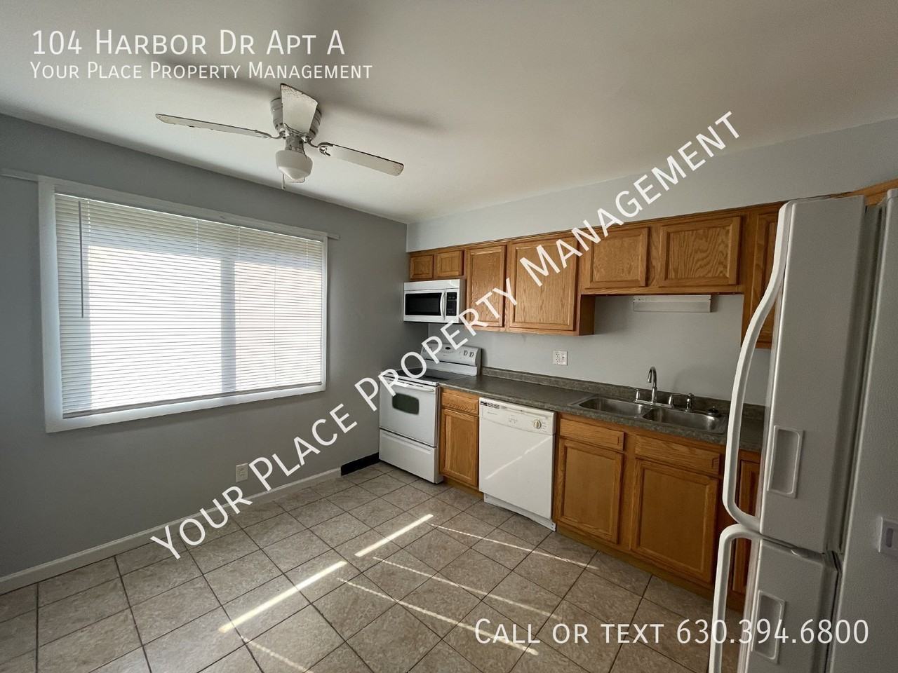 104 Harbor Dr Apt A - Photo 2 of 14