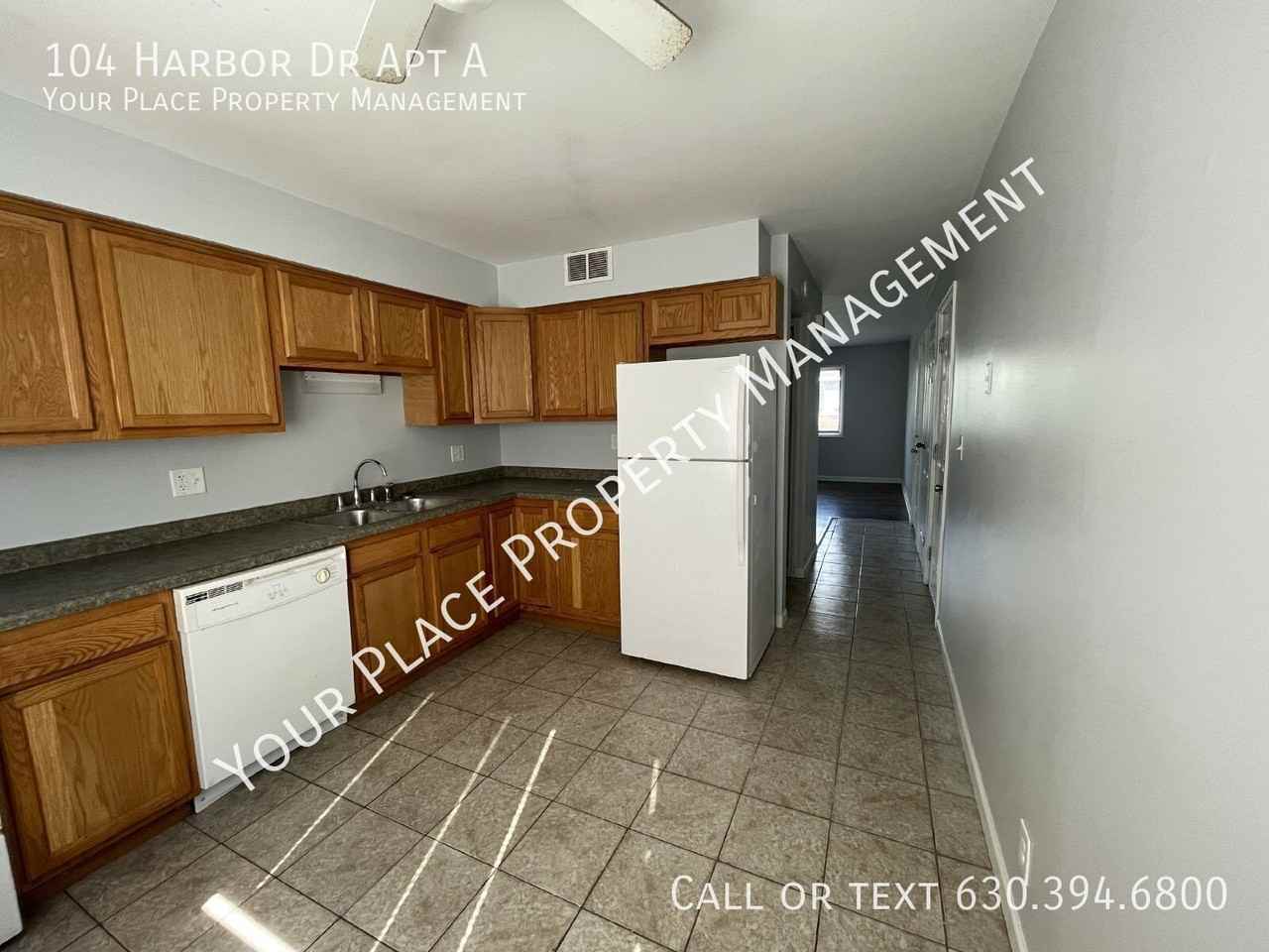 104 Harbor Dr Apt A - Photo 3 of 14