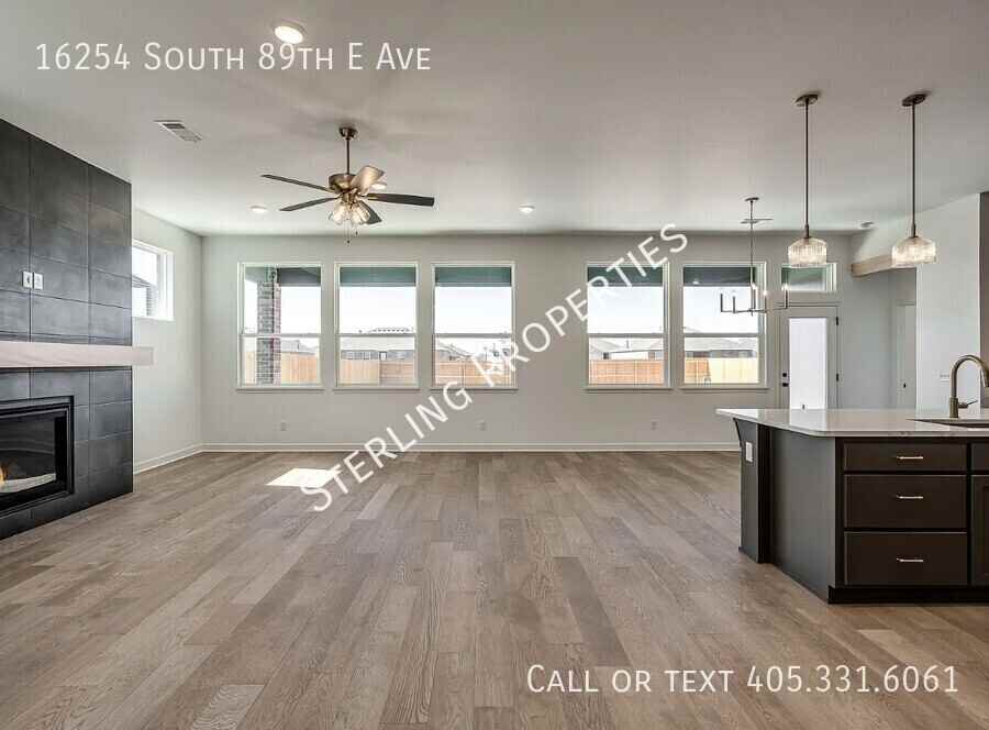 16254 S 89th East Ave - Photo 4 of 50