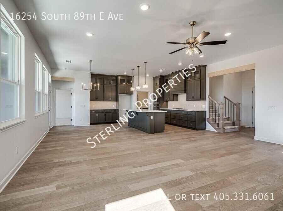 16254 S 89th East Ave - Photo 7 of 50