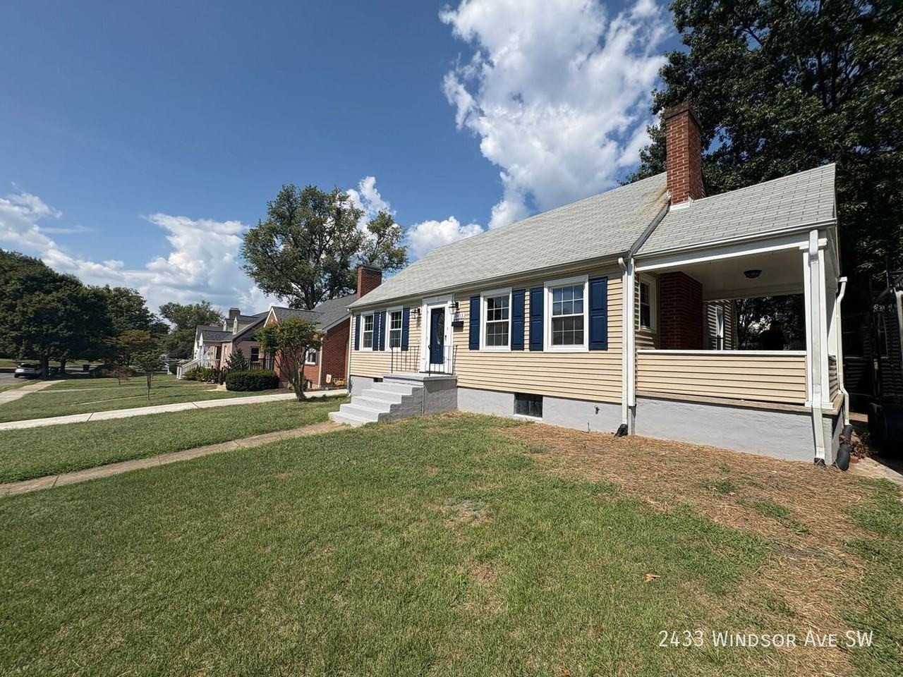 2433 Windsor Ave Sw - Photo 2 of 10