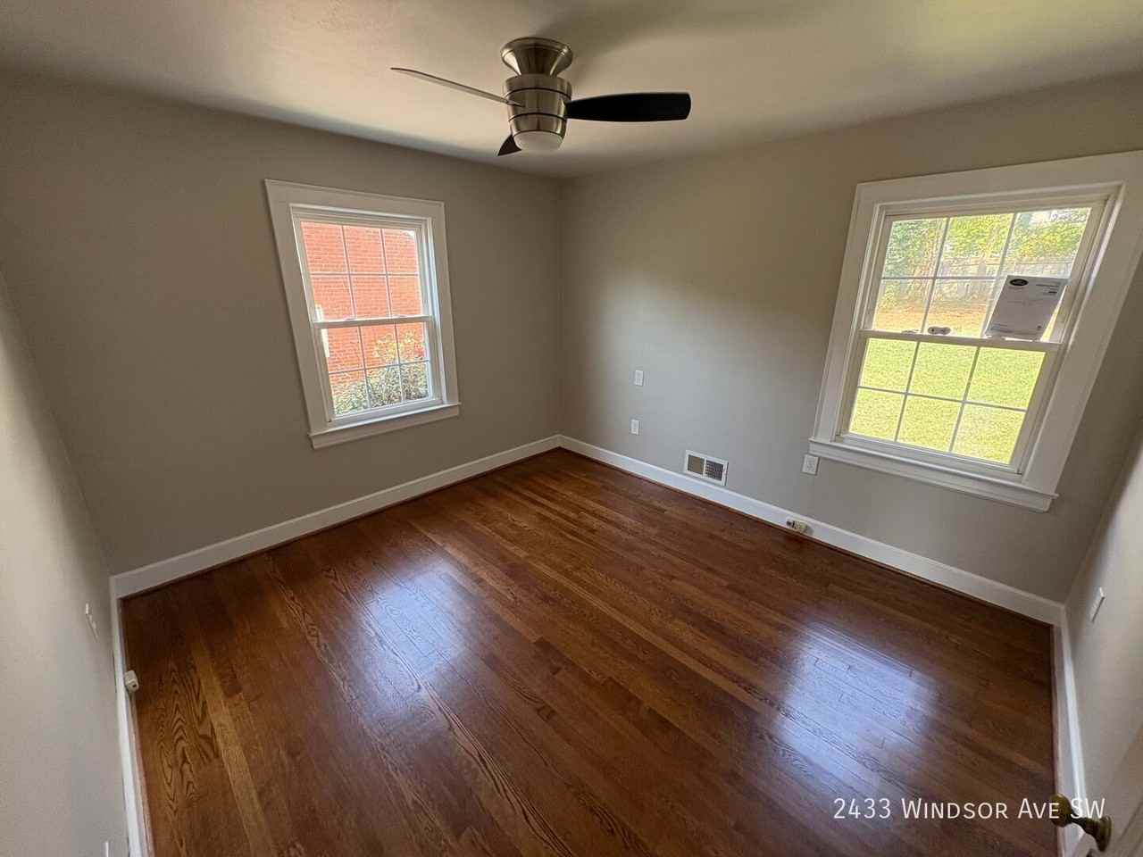 2433 Windsor Ave Sw - Photo 7 of 10