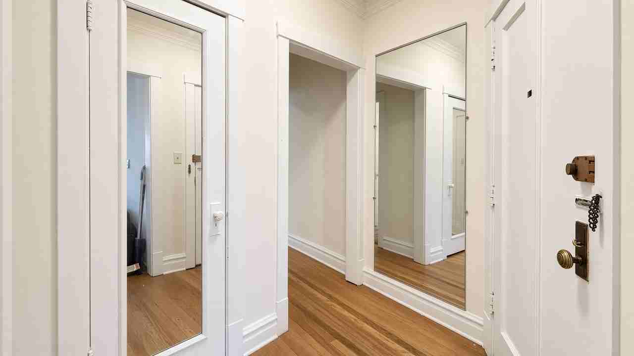 4623 N Rockwell St #3 - Photo 4 of 8