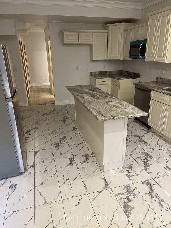 426 S 4th Ave #4 - Photo 2 of 25