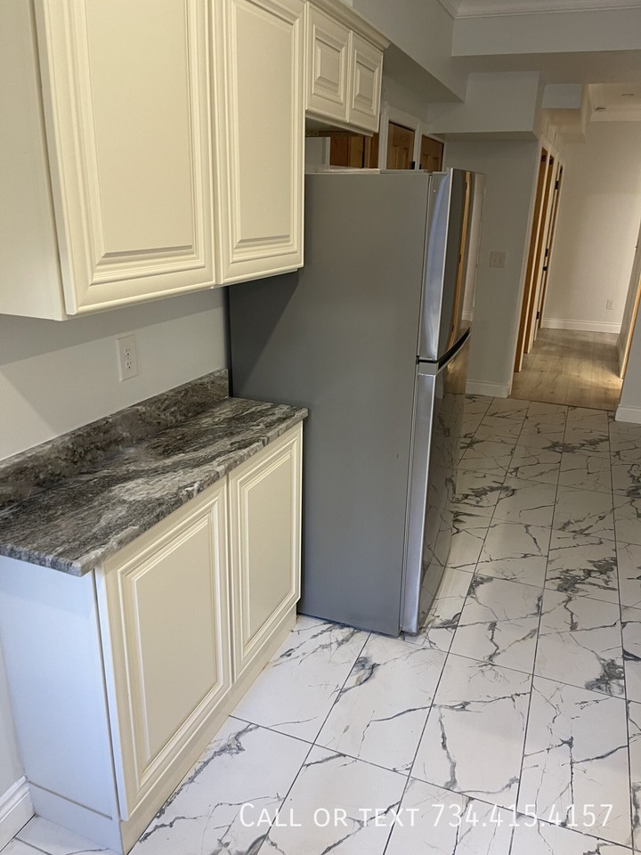 426 S 4th Ave #4 - Photo 5 of 25