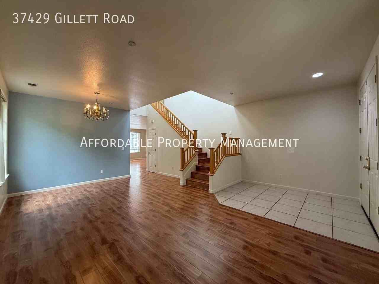 37429 Gillett Rd - Photo 4 of 28
