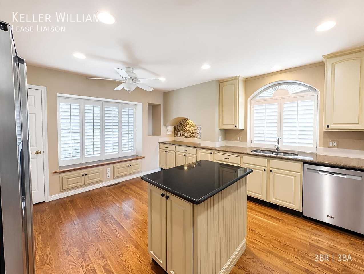 652 La Bourgade Pt - Photo 3 of 40