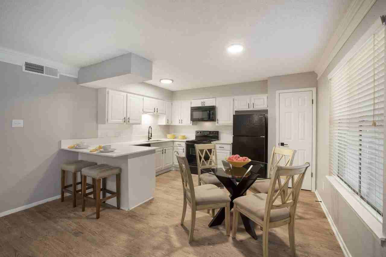 5200 N Lamar Boulevard - Photo 2 of 31