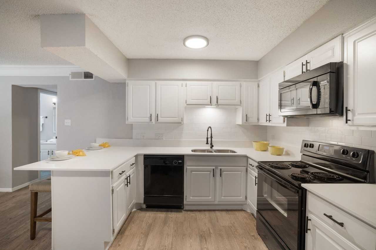 5200 N Lamar Boulevard - Photo 3 of 31