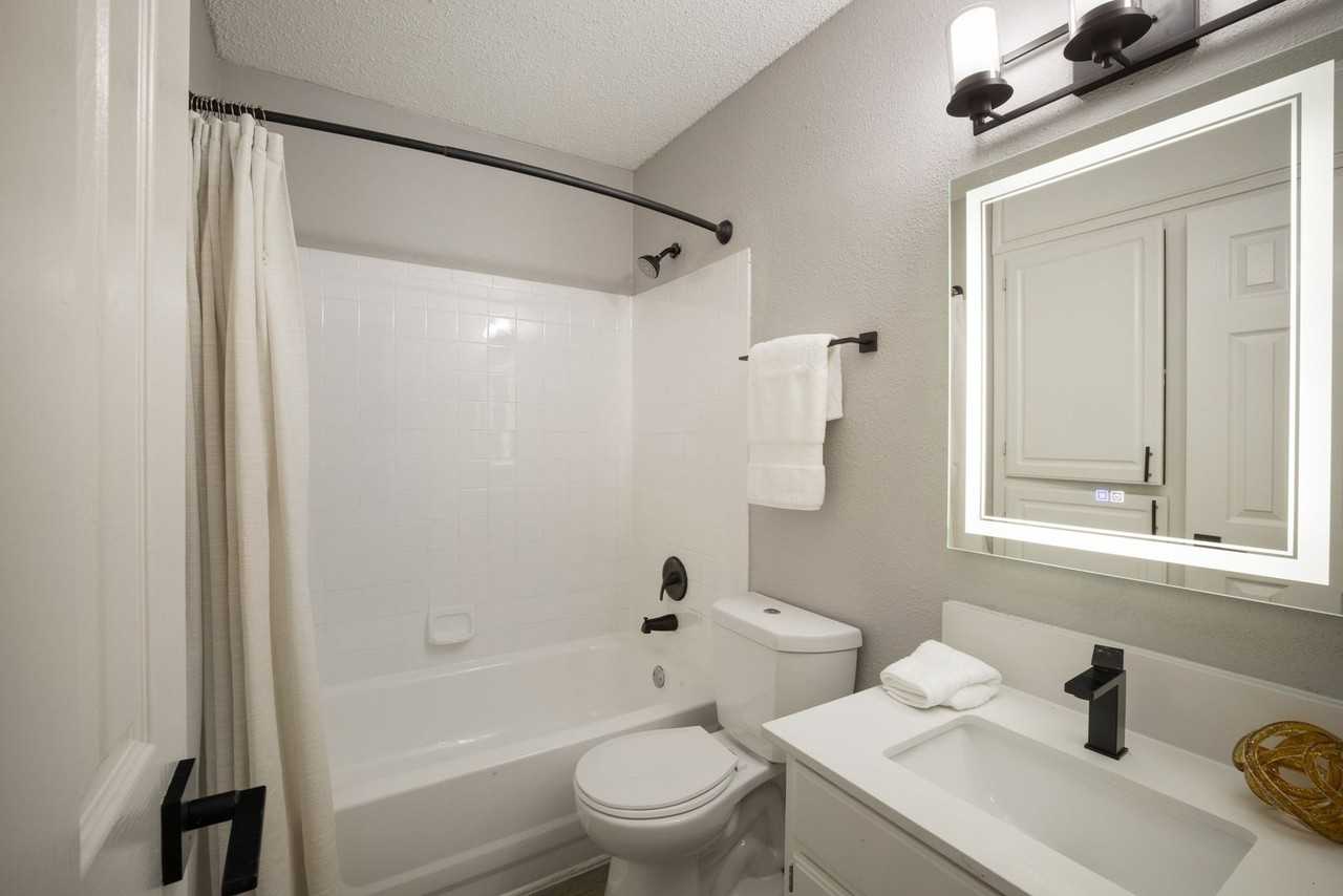 5200 N Lamar Boulevard - Photo 5 of 31