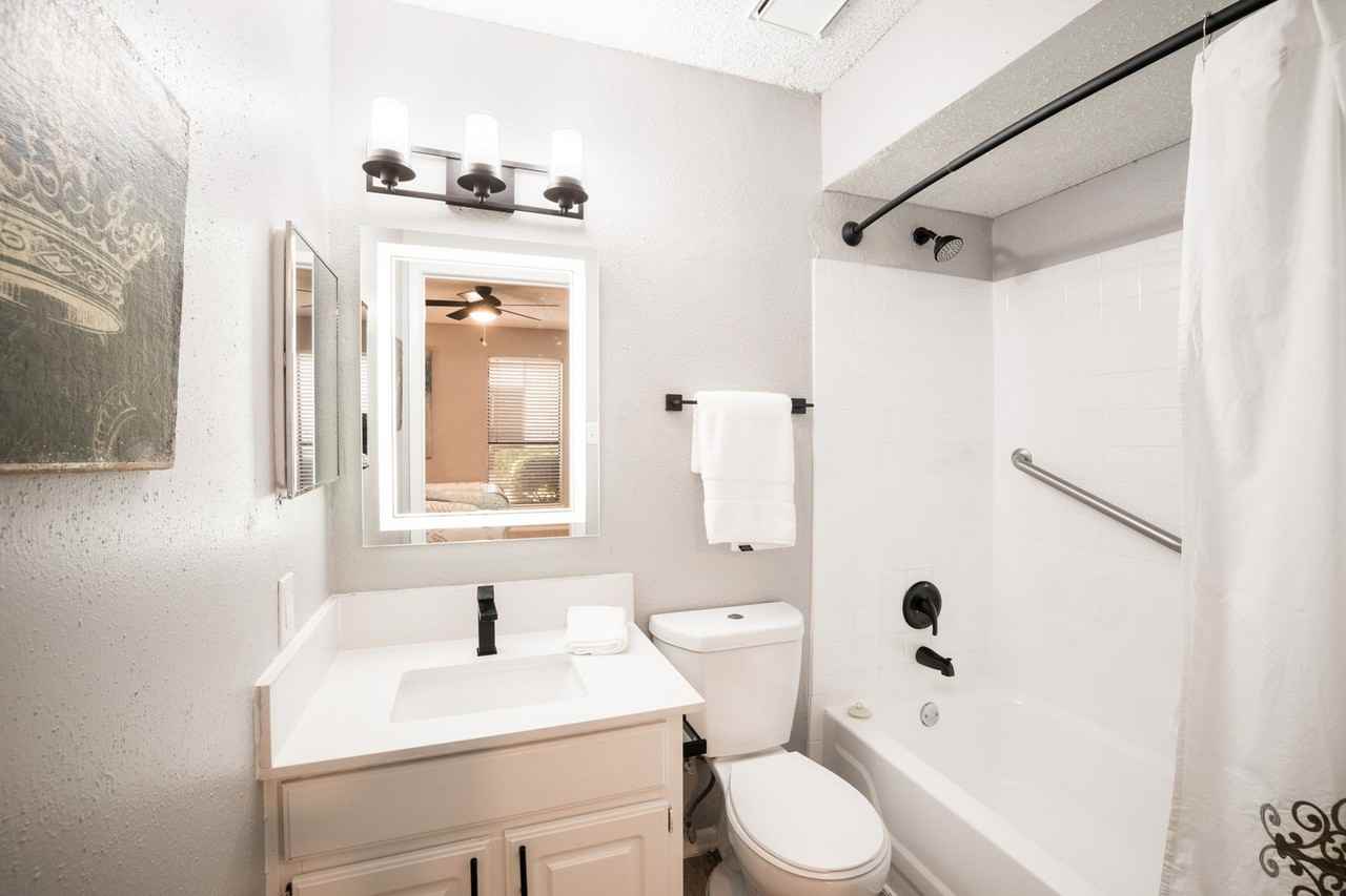 5200 N Lamar Boulevard - Photo 6 of 31