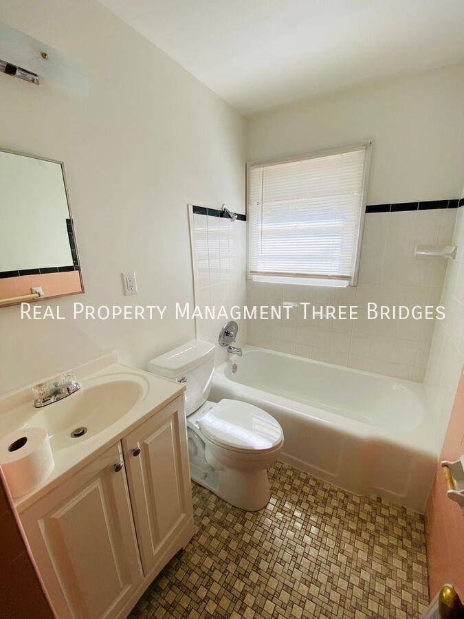 9 Regina Ct - Photo 3 of 17