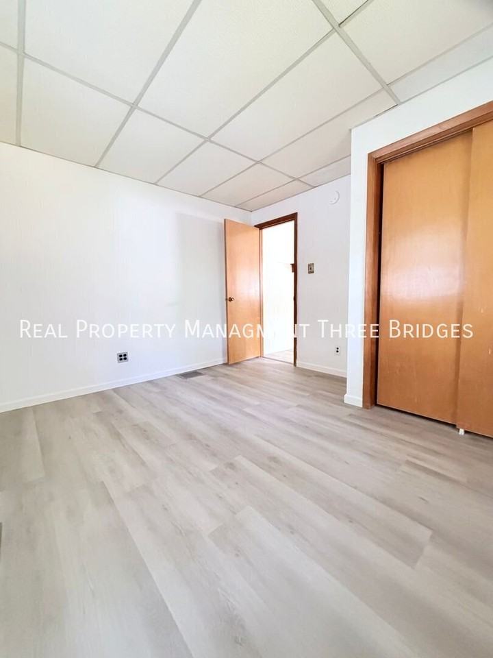 9 Regina Ct - Photo 7 of 17