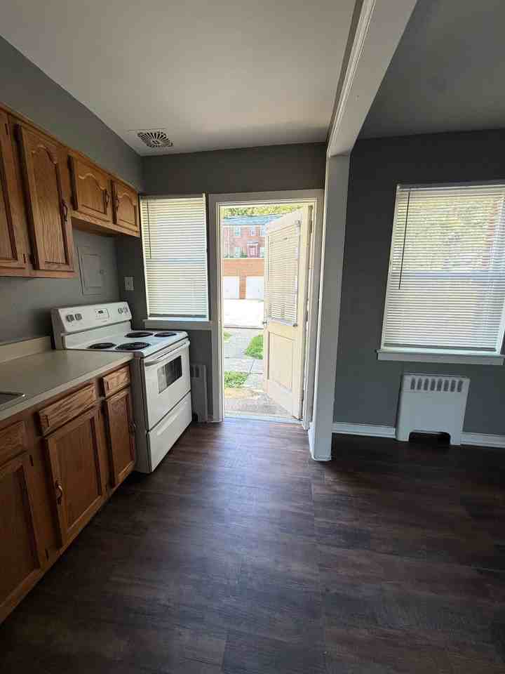 1917 Alsace Rd #25A - Photo 5 of 9