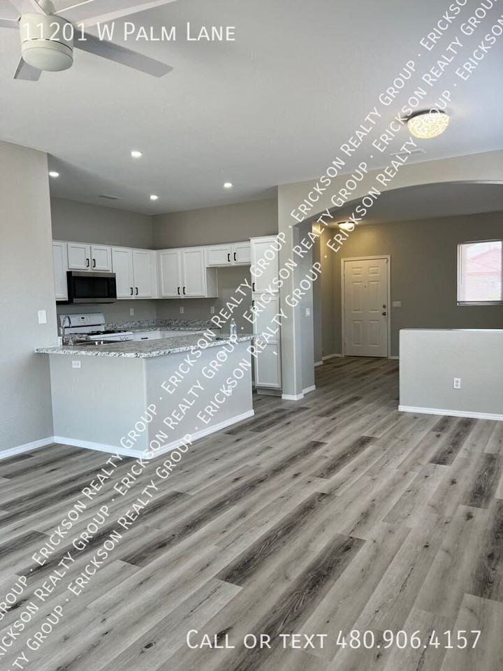 11201 W Palm Ln - Photo 4 of 17