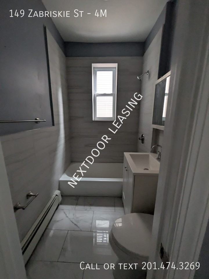 149 Zabriskie St #4M - Photo 4 of 5