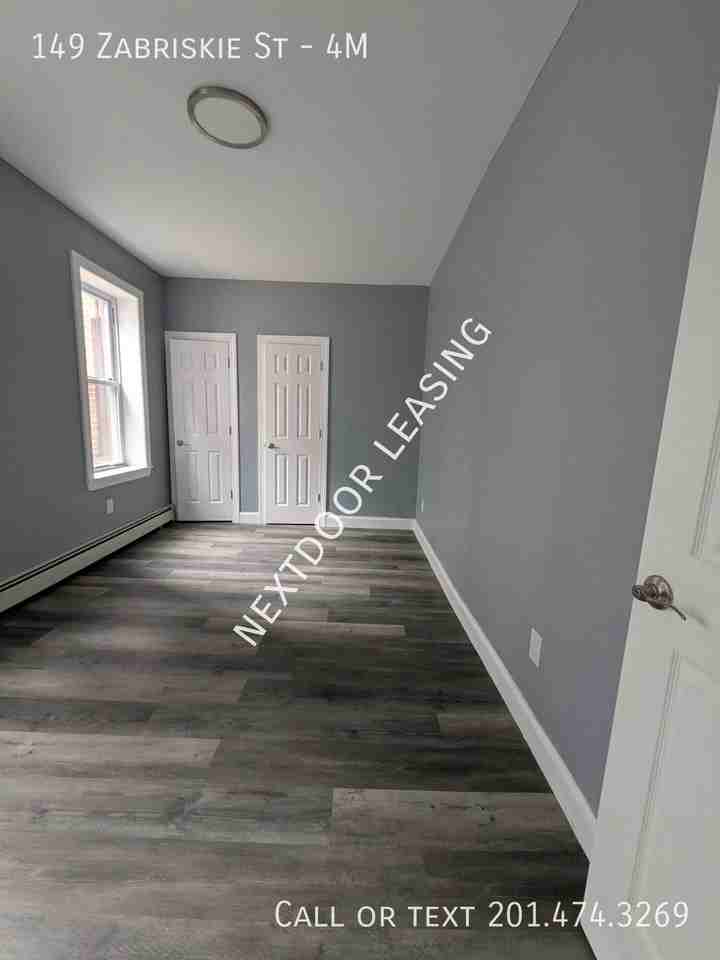 149 Zabriskie St #4M - Photo 5 of 5