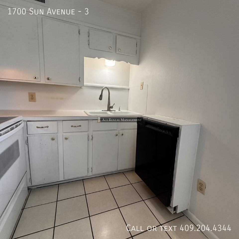 1700 Sun Ave #3 - Photo 6 of 12