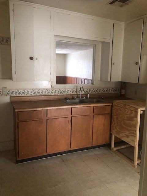 713 W 75th St - Photo 7 of 9