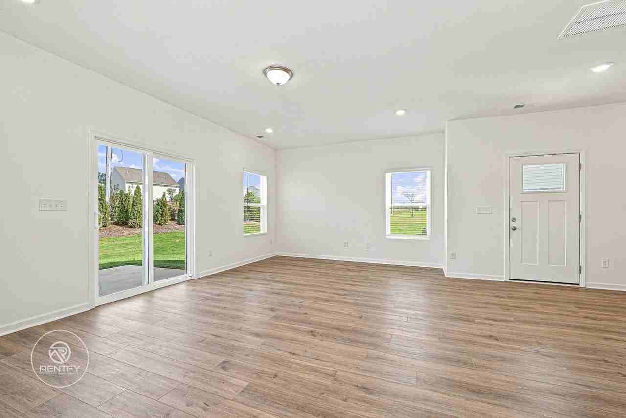 1014 Overbrook Pl - Photo 5 of 25