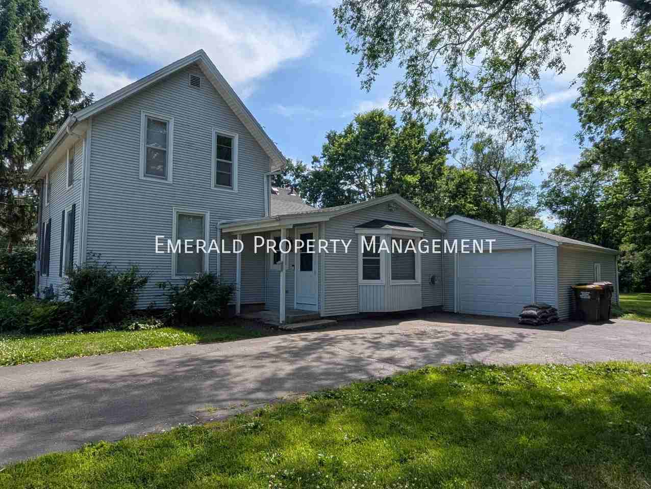 520 N Prairie St - Photo 2 of 26