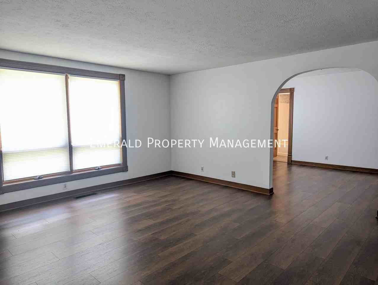 520 N Prairie St - Photo 6 of 26