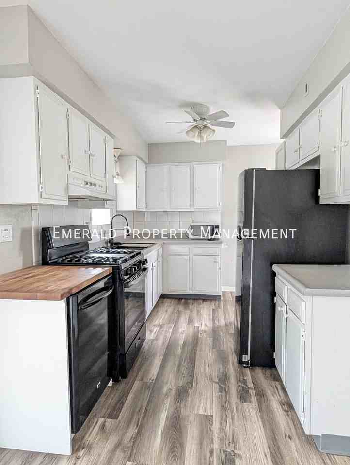 8224 Scott Ln - Photo 4 of 10