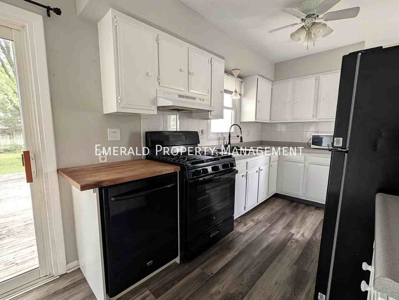 8224 Scott Ln - Photo 5 of 10
