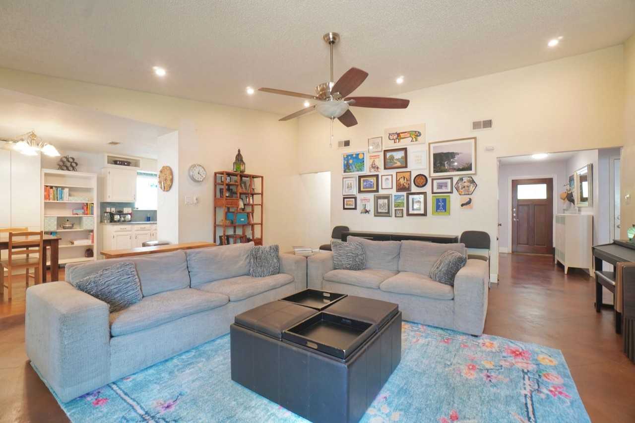 4600 Pelham Dr - Photo 5 of 35