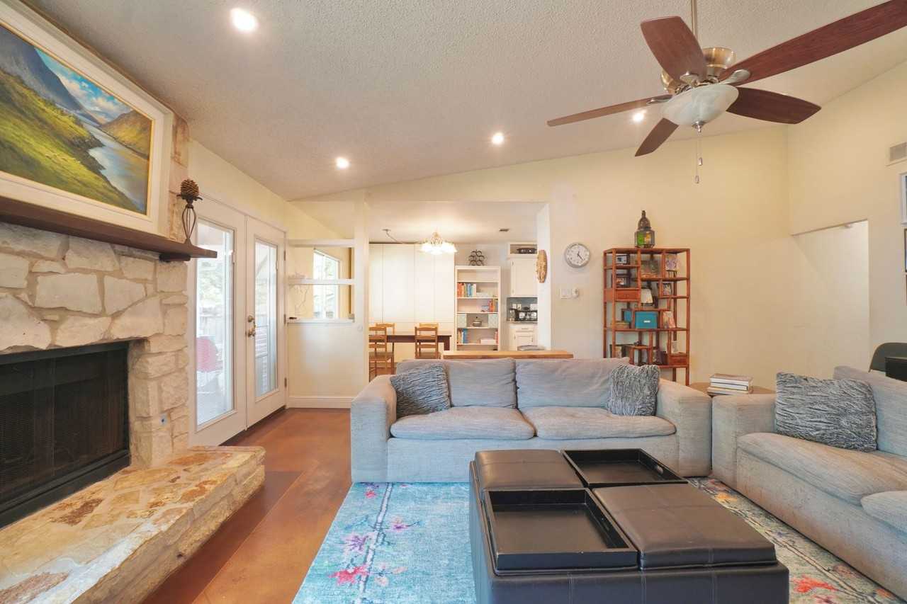 4600 Pelham Dr - Photo 6 of 35