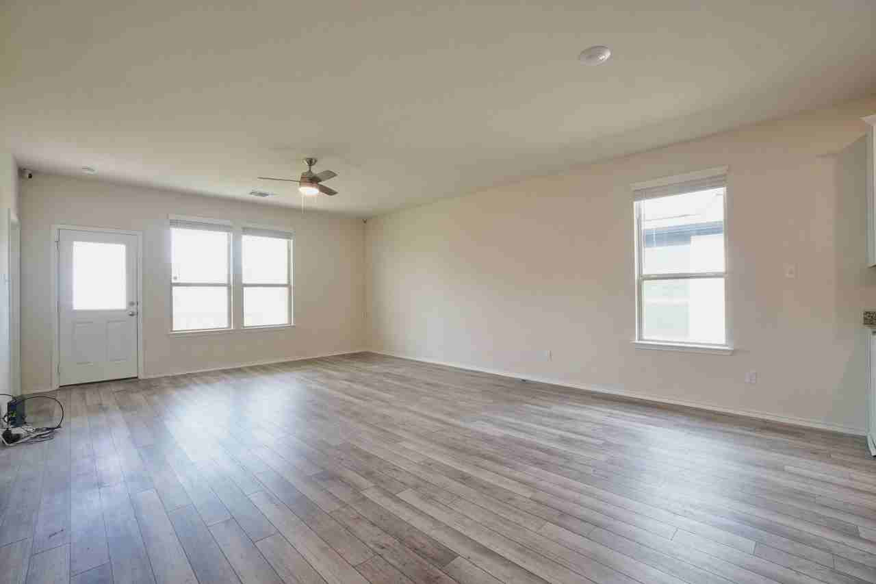 113 Onna St - Photo 5 of 33