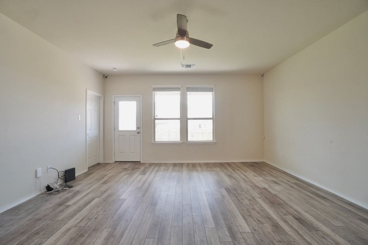 113 Onna St - Photo 6 of 33