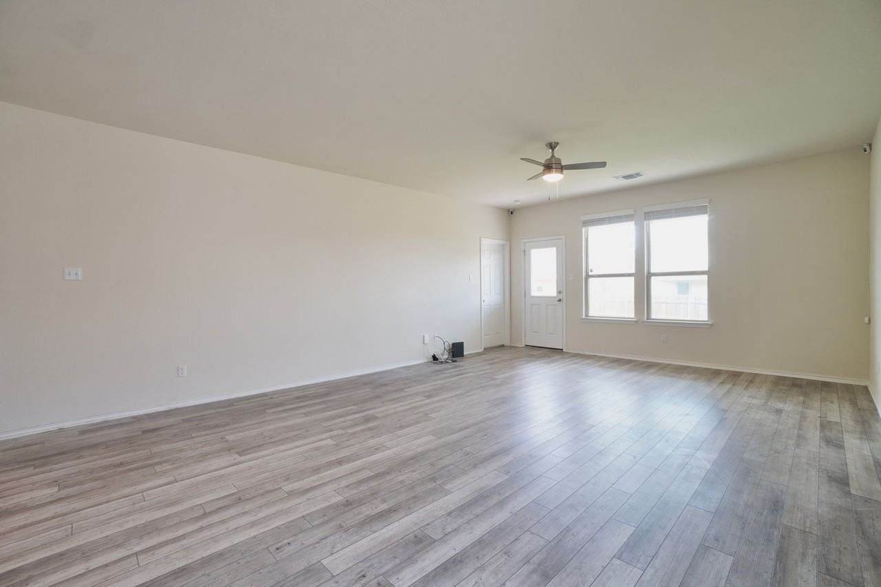 113 Onna St - Photo 7 of 33