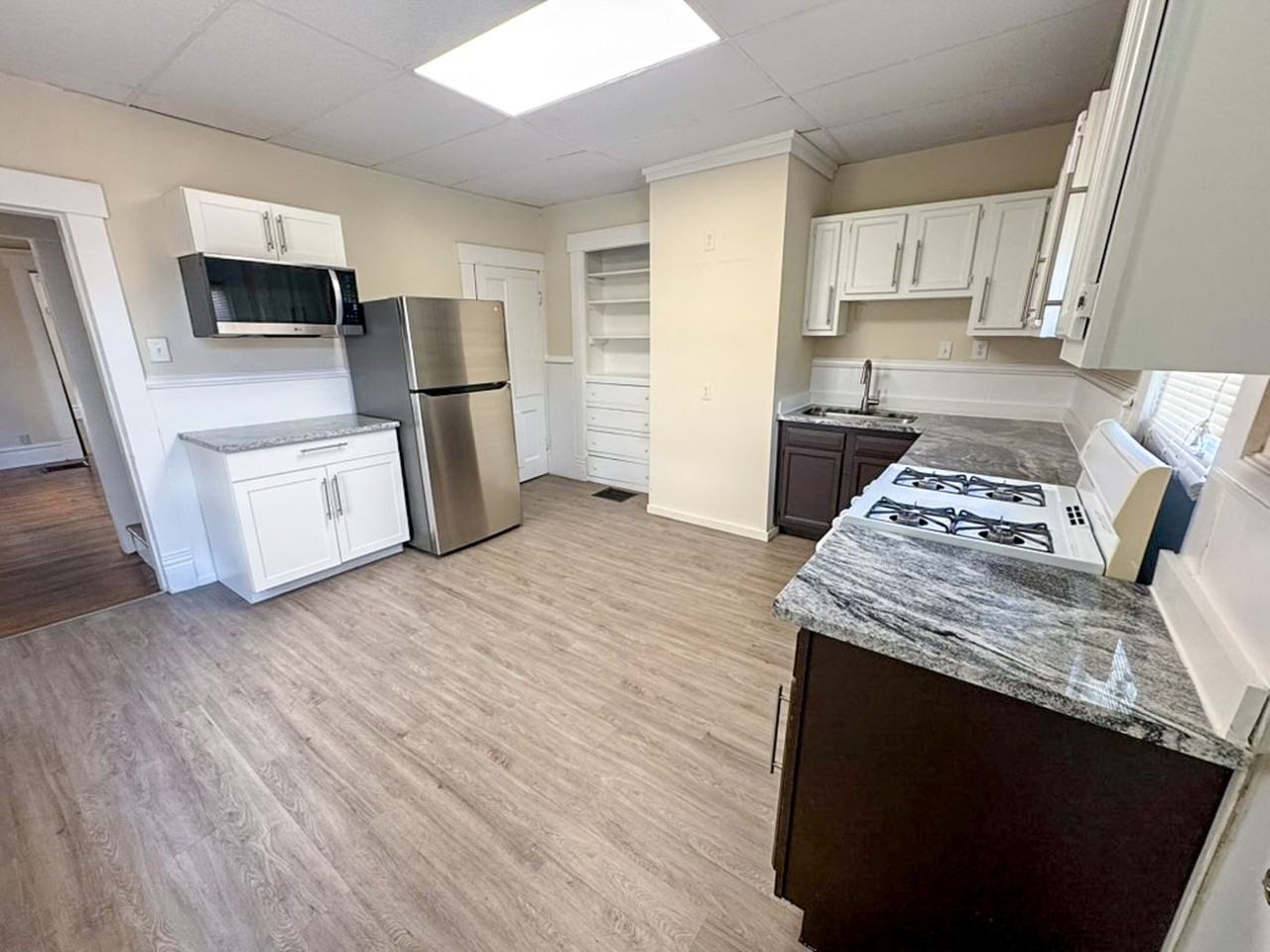56 W Blake Ave - Photo 3 of 14