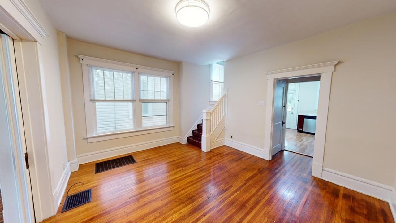 159 E Maynard Ave - Photo 4 of 16
