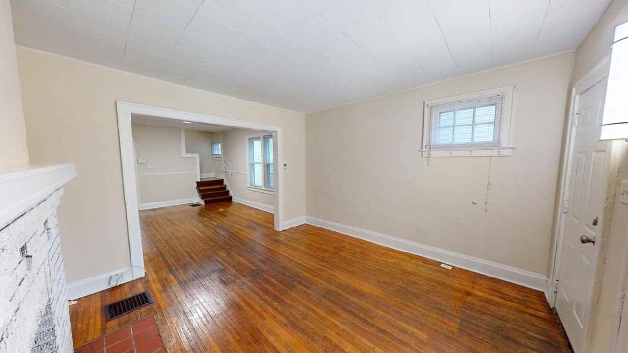 219 Clinton St - Photo 4 of 16