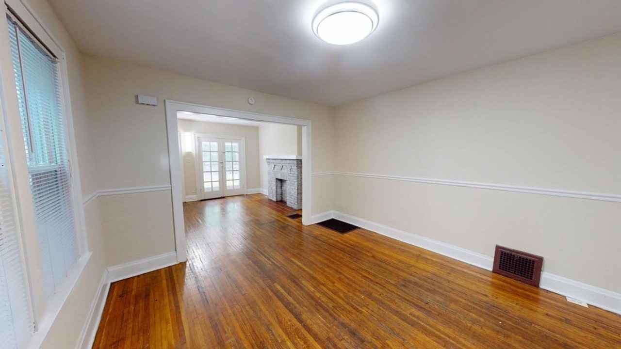 219 Clinton St - Photo 5 of 16