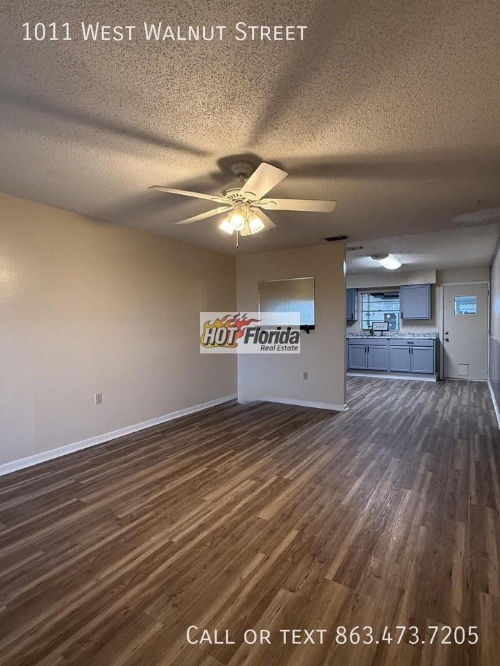 1011 W Walnut St - Photo 2 of 10