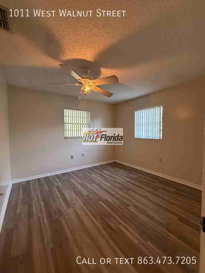 1011 W Walnut St - Photo 4 of 10