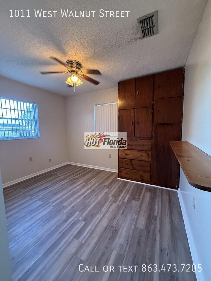 1011 W Walnut St - Photo 7 of 10